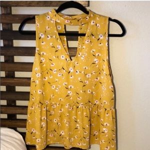 Yellow floral breezy light top with collar Size L